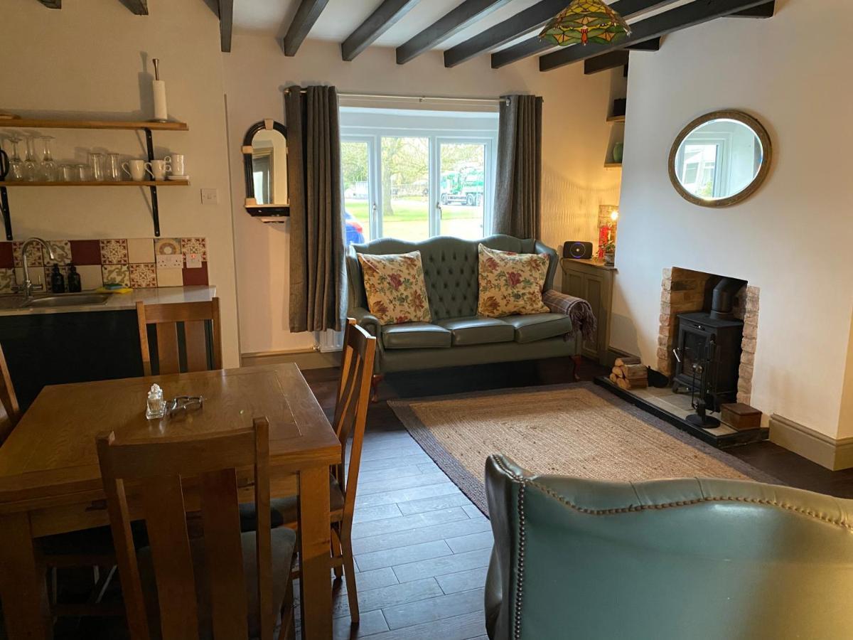 Work And Relax - Fast Wifi, Fireplace & Near Pub Newton Aycliffe Zewnętrze zdjęcie